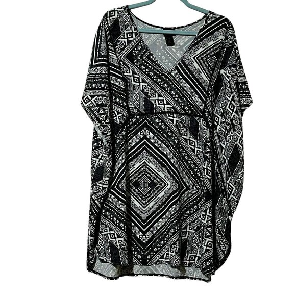 Beach Scene Collection Size XL Black & White Geometric Print Kaftan Coverup - Picture 1 of 8